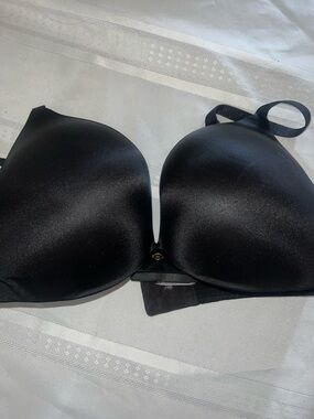 Like new So obsessed Victoria’s Black push up bra 38 DD